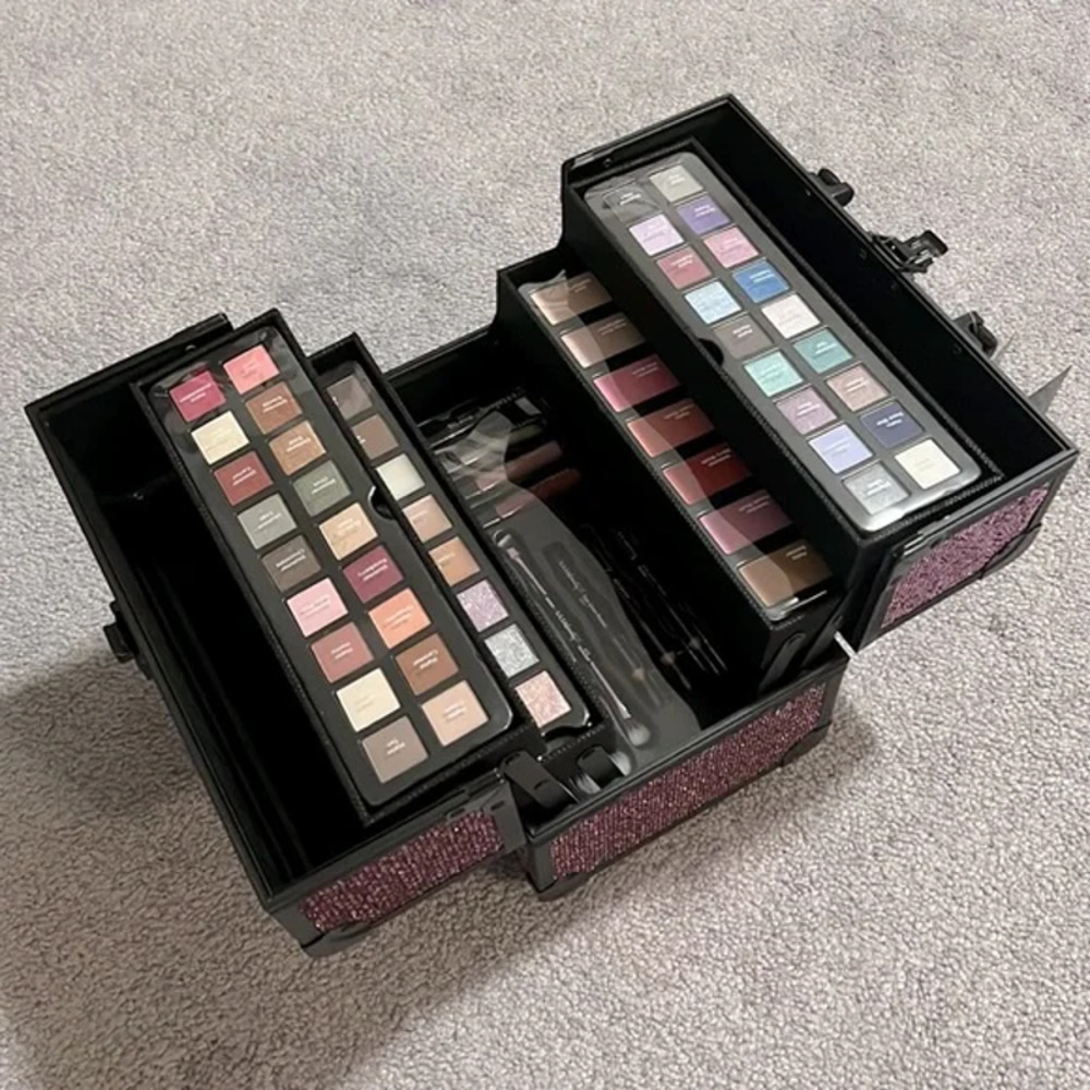 NWT - ULTA beauty box Artistry Collection Edition